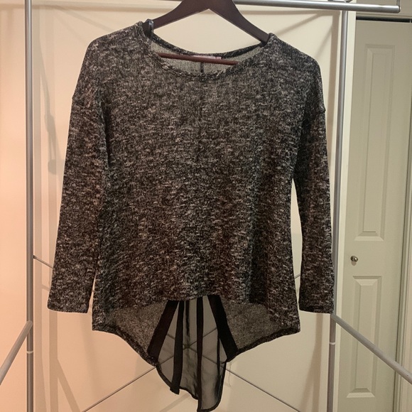 Light weight loose fitting knit top - Picture 1 of 4